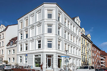 Fassadensanierung eines Wohnhauses in der Adolfstraße in Kiel durch Egon Rohwer Malermeister 1